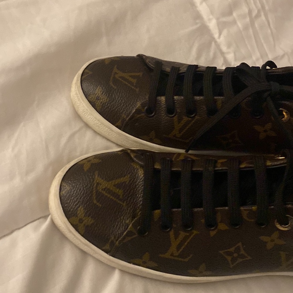 Woman lv sneakers - Picture 2 of 3